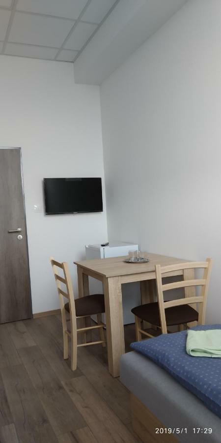 White Coral Club Vandrerhjem Košice Eksteriør bilde